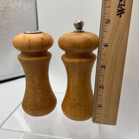 Mr. dudley Vintage Wooden Salt Pepper Grinder Shaker - Picture 3 of 7